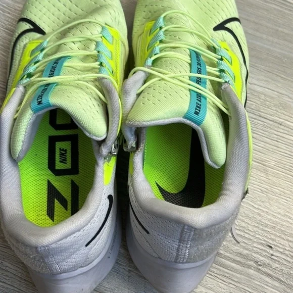 Nike Air Zoom Pegasus Flyease woman’s athletic shoes volt, black, green size 8.5 - Picture 11 of 12
